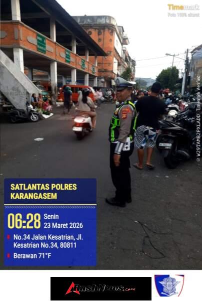 Sat Lantas laksanakan Pengaturan di Pasar Amlapura