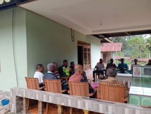 Jaga Keamanan Desa, Babinsa Uludala Aktif Laksanakan Pamwil dan Komsos