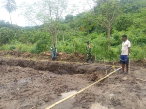 Pastikan Proyek KDKMP Berjalan Aman, Babinsa Maurole Laksanakan Pamwil di Kotabaru