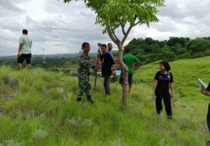 Pendampingan Babinsa dalam Pengembalian Tanda Batas Tanah Milik Warga