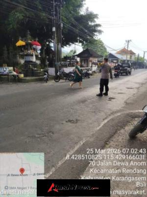 Personil Polsek Rendang Melaksanakan Pos Atensi Arus Lalu Lintas Cegah Laka Lantas