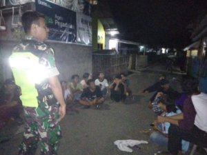 Ronda Malam Babinsa Bolo, Perkuat Kamtibmas dan Edukasi Warga