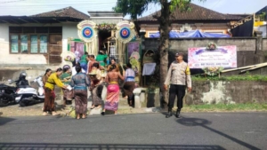 Pengamanan Upacara Pernikahan Warga Banjar Sanding, Lalu Lintas Tetap Lancar dan Kondusif