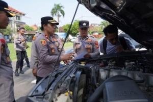 Pemeriksaan Kendaraan Dinas Polres Gianyar, Pastikan Kesiapan Operasional Personel