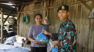 Jumat Berkah Yonarmed 12 Kostrad, Hadirkan Senyum untuk Warga Belu