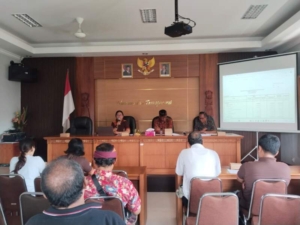 Bhabinkamtibmas Desa Nyalian Hadiri Musdesus Penetapan BLT-DD 2026