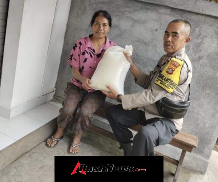 Melalui Giat Minggu Kasih, Polsek Sidemen Bagikan Sembako Kepada Warga Kurang Mampu