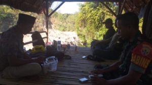 Komsos Babinsa Desa Wanasaba, Ajak Warga Kelola Sampah Secara Bijak