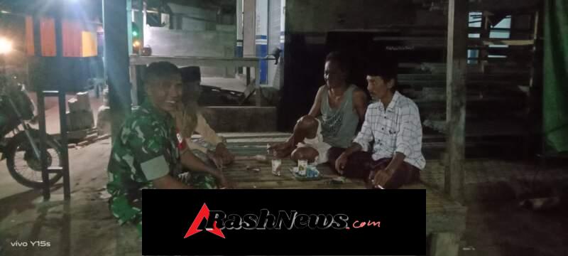 Suasana Hangat Ronda Malam di Nanga Miro, Babinsa Ajak Warga Jaga Keamanan