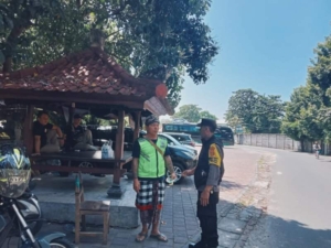 Ciptakan Suasana Kondusif, Bhabinkamtibmas Tanjung Benoa Sambangi Wisatawan di Kawasan Watersport