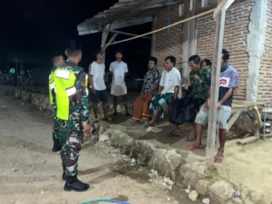 Sertu Sahrul Pimpin Patroli Malam, Cegah Perkelahian Remaja dan Penyalahgunaan Miras
