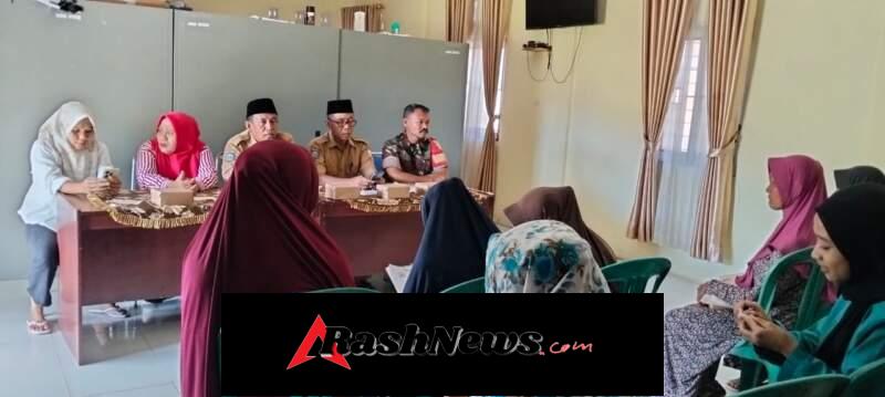 Sertu Ardiansyah, Babinsa Lamunga, Pastikan Pembagian BLT Berlangsung Tertib