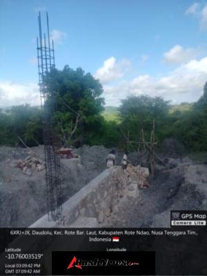 Babinsa dan Warga Kompak Bangun Infrastruktur Desa