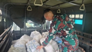 Patroli Malam Satgas Yonarmed 12 Kostrad Berhasil Amankan Ball Press Ilegal di Belu