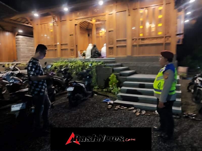 Polsek Selemadeg barat Siagakan Personel untuk Amankan Sholat Tarawih di mushola Hidayatul muk’min Selabih