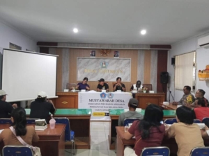 Bhabinkamtibmas Desa Tihingan Hadiri Musdes Penetapan Perubahan APBDes 2026