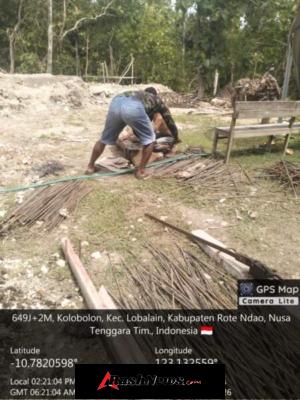 Pastikan Pekerjaan Lancar, Babinsa Turun Langsung Monitoring Pembangunan