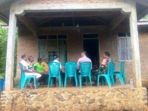 Babinsa Koramil 1624-02/Adonara Dampingi Peninjauan Lahan Perkebunan Bermasalah Antar Warga