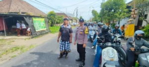 Giat Upacara Mendak Bhatara Kabeh dari Pura Dalem ke Pura Puseh Desa Adat Buruan dan Giat Mendak Tirtha dari Pura Dalem menuju Pura Puseh Desa Adat Buruan .