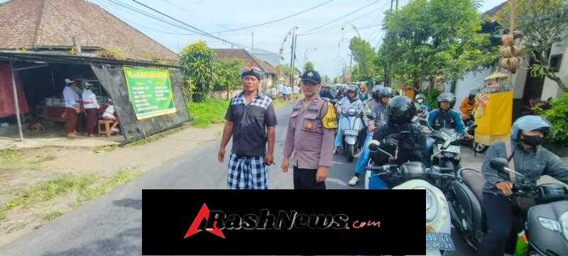 Giat Upacara Mendak Bhatara Kabeh dari Pura Dalem ke Pura Puseh Desa Adat Buruan dan Giat Mendak Tirtha dari Pura Dalem menuju Pura Puseh Desa Adat Buruan .