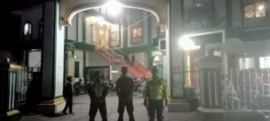 Ramadhan Penuh Kedamaian, Prajurit Kodim 1621/TTS Bersinergi Amankan Sholat Tarawih