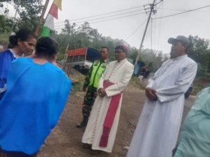 Pengamanan Kunjungan Uskup Agung Ende di Gereja Roh Kudus Detukeli Berlangsung Tertib dan Aman