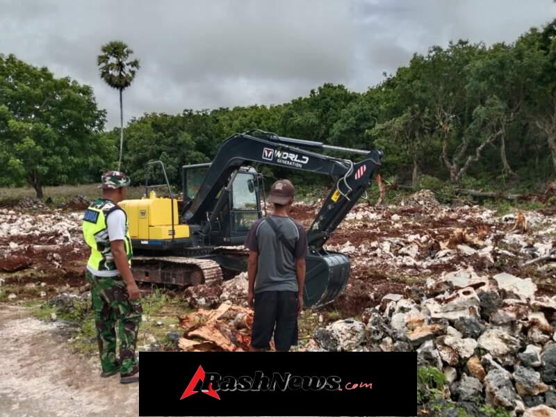 Pastikan Pekerjaan Berjalan Lancar, Babinsa Tinjau Pembangunan KDKMP Oelua