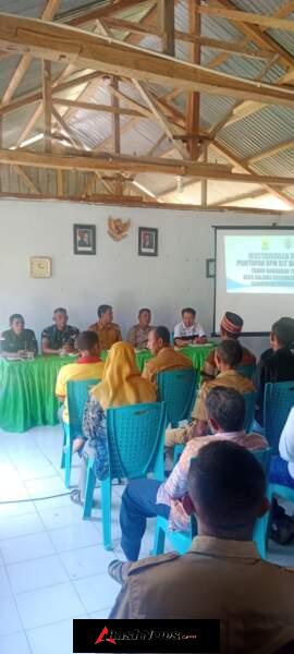Babinsa Reok Pastikan Transparansi Anggaran dalam Rapat APBDes Salama 2026