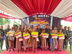 Danrem 161/WS Resmikan Groundbreaking Jembatan Garuda, Warga Kiuola Sambut Antusias