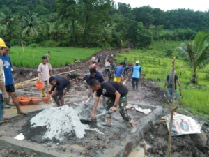 Infrastruktur Desa Terus Digenjot, Satgas TMMD Laksanakan Pengecoran Crossway di Werang