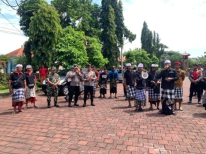 Kapolsek Kediri Waskat Pelaksanaan Audensi Tapal Batas Antara Desa Buruan Dengan Sesandan