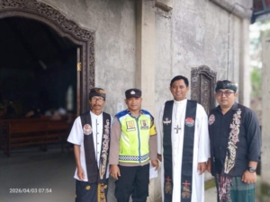 Pengamanan Ibadah Jumat Agung di Belatungan, Polri Hadir Ciptakan Rasa Aman dan Khidmat Beribadah