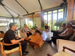 Kapolsek Kediri Melaksanakan Safari Kamtibmas Kepada Ibu Komang Dewi Selaku HRD Bitdec Bali Nyanyi