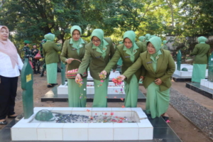 Persit Dim 1607/Sumbawa Gelar Ziarah Rombongan, Pererat Kebersamaan dan Jiwa Patriotisme