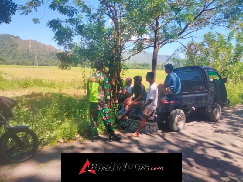 Babinsa Uludala Gencarkan Komsos, Ajak Warga Jaga Keamanan dan Kesehatan