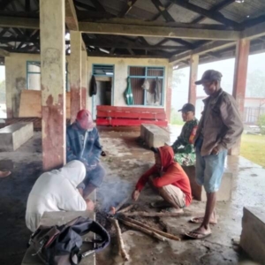 Aktivitas Terganggu Musim Hujan, Babinsa Imbau Warga Waspada Agar Terhindar dari Penyakit