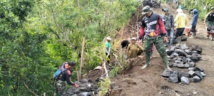 TMMD 128 di Dusun Kubakal memasuki hari ketiga pengerjaan senderan.