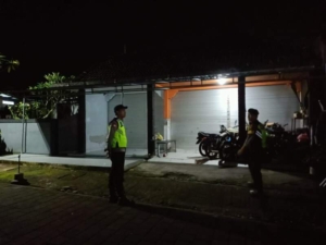 Antisipasi Gangguan Kamtibmas Polsek Penebel  Patroli Subuh