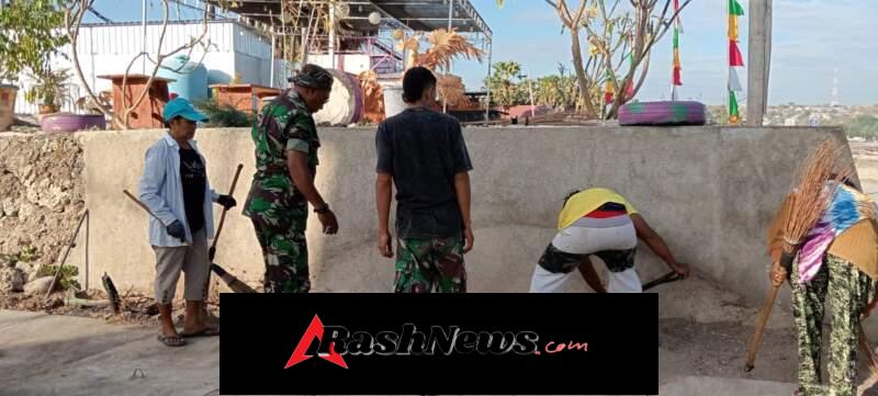 Kerja Bhakti Babinsa dan Warga Atasi Sampah Got