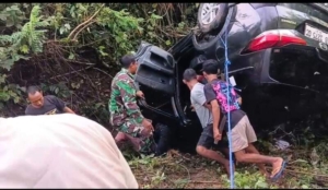 Tanggap di Lokasi, Babinsa Kodim 1630/Mabar Evakuasi Ibu Hamil dari Kecelakaan