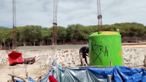 Babinsa Pantai Baru Kawal Pekerjaan Pengecoran KDKMP Berjalan Lancar