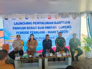 Sinergi TNI dan Instansi Terkait, Bantuan Pangan Resmi Disalurkan di Manggarai Barat