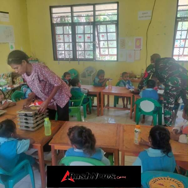 Babinsa Bersama SPPG Mandiri Distribusikan Makanan Bergizi