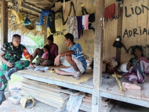 Babinsa Koramil 03/Pahunga Lodu Perkuat Komsos Bersama Masyarakat Hadakamali