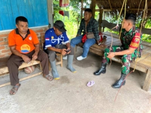 Babinsa Koramil Omesuri Ingatkan Warga Kalikur Jaga Keamanan dan Waspada Gempa