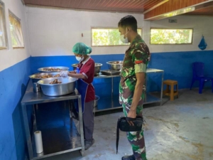 Kepedulian Babinsa, Ribuan Siswa Terima Makanan Bergizi