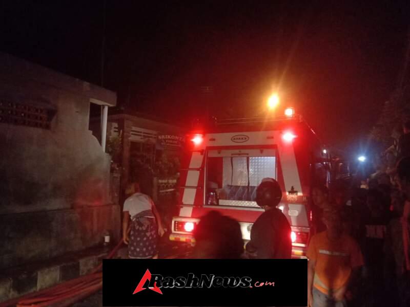 Subuh, Rumah Warga Dilalap Si Jago Merah, Babinsa Semarapura Kangin Gelar Pemadaman Bersama Bhabinkamtibmas Dan Damkar Klungkung
