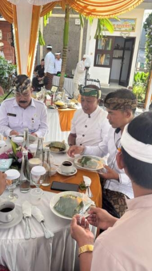 Kasdim 1623/Karangasem Dukung Kegiatan Keagamaan Upacara Piodalan Purnama Kedasa