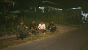Pengamanan Humanis Babinsa Warnai Prosesi Mengedalan Ida Sesuhunan di Petak Kaja