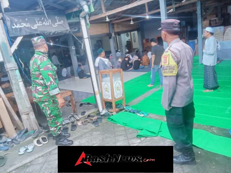 150 Jemaah Hadiri Sholat Jumat, Babinsa dan Banser Sigap Atur Lalu Lintas